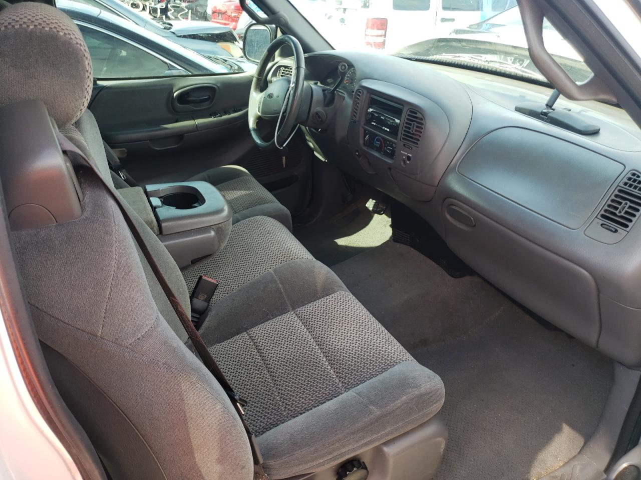 Photo 5 from auction – 2002 FORD F150 with VIN 1FTRX17W92NA06128