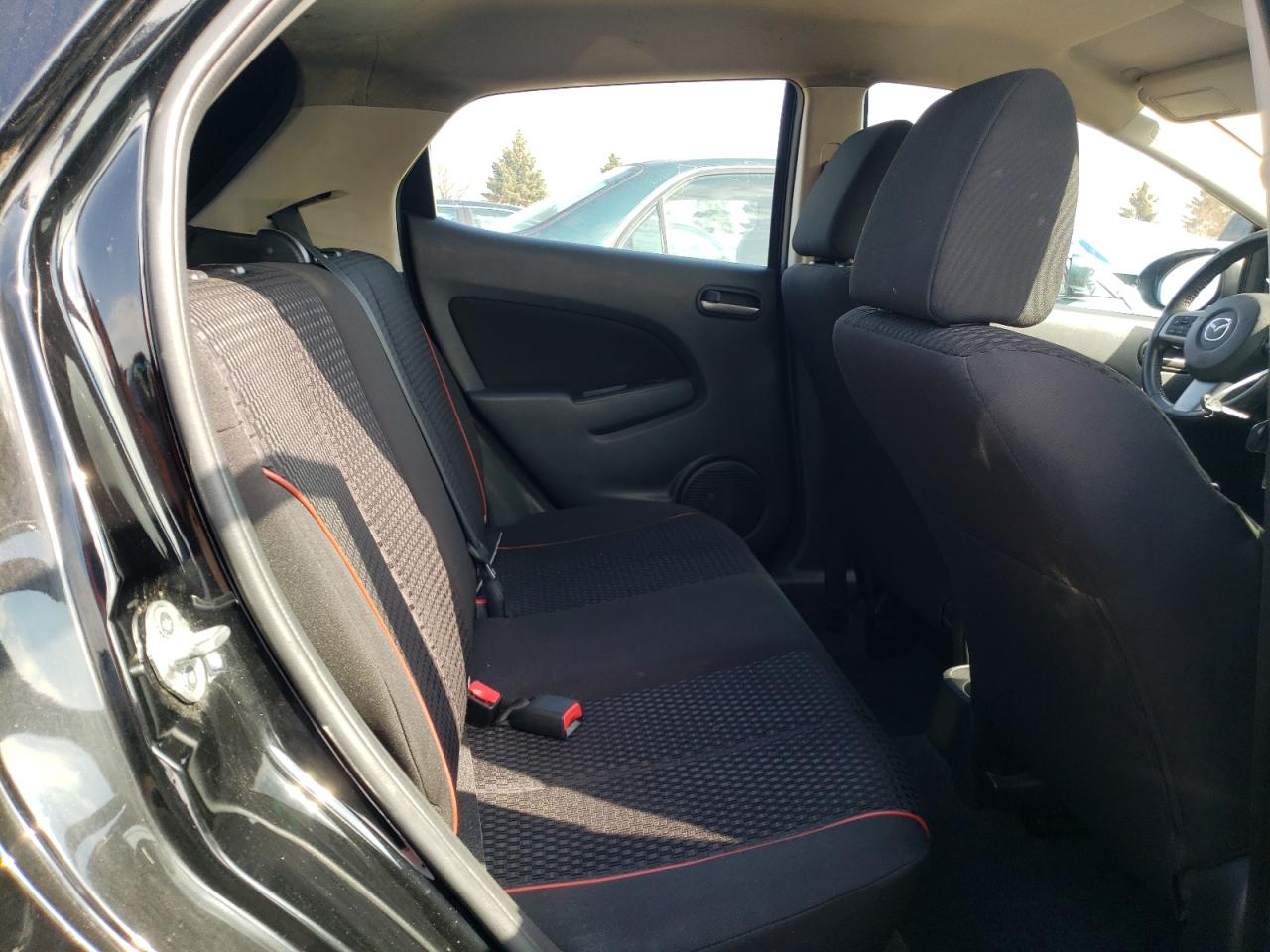 Photo 6 from auction – 2011 MAZDA MAZDA2 with VIN JM1DE1HY5B0130927