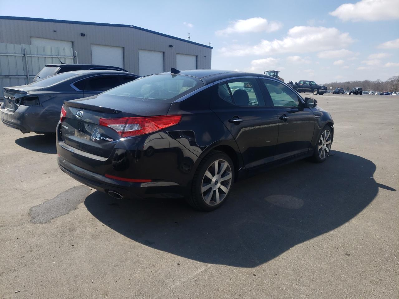 Photo 4 from auction – 2012 KIA OPTIMA SX with VIN 5XXGR4A68CG076096