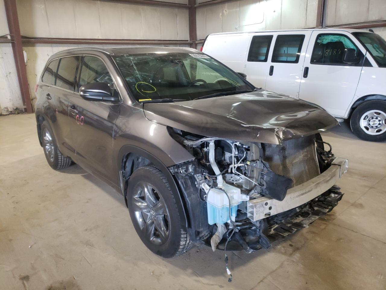 TOYOTA HIGHLANDER 2018 with VIN 5TDDZRFH3JS815199 - Photo from auction