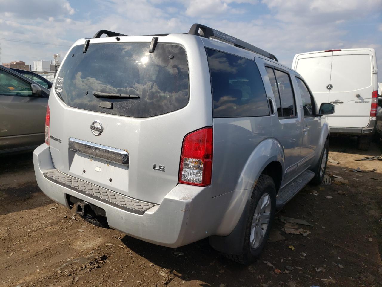 Photo 4 from auction – 2005 NISSAN PATHFINDER with VIN 5N1AR18W15C750632