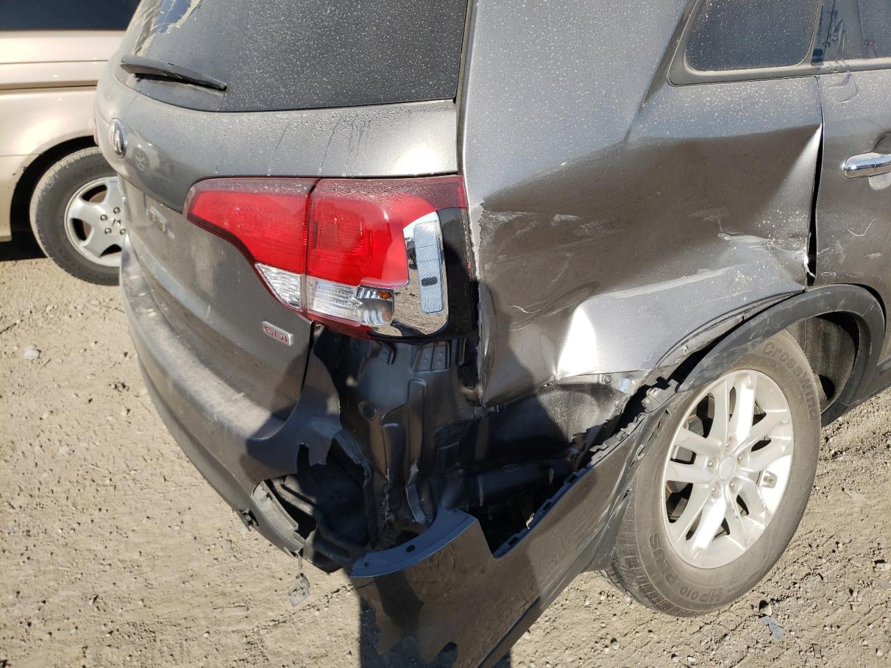 Photo 9 from auction – 2015 KIA SORENTO LX with VIN 5XYKTCA64FG654734