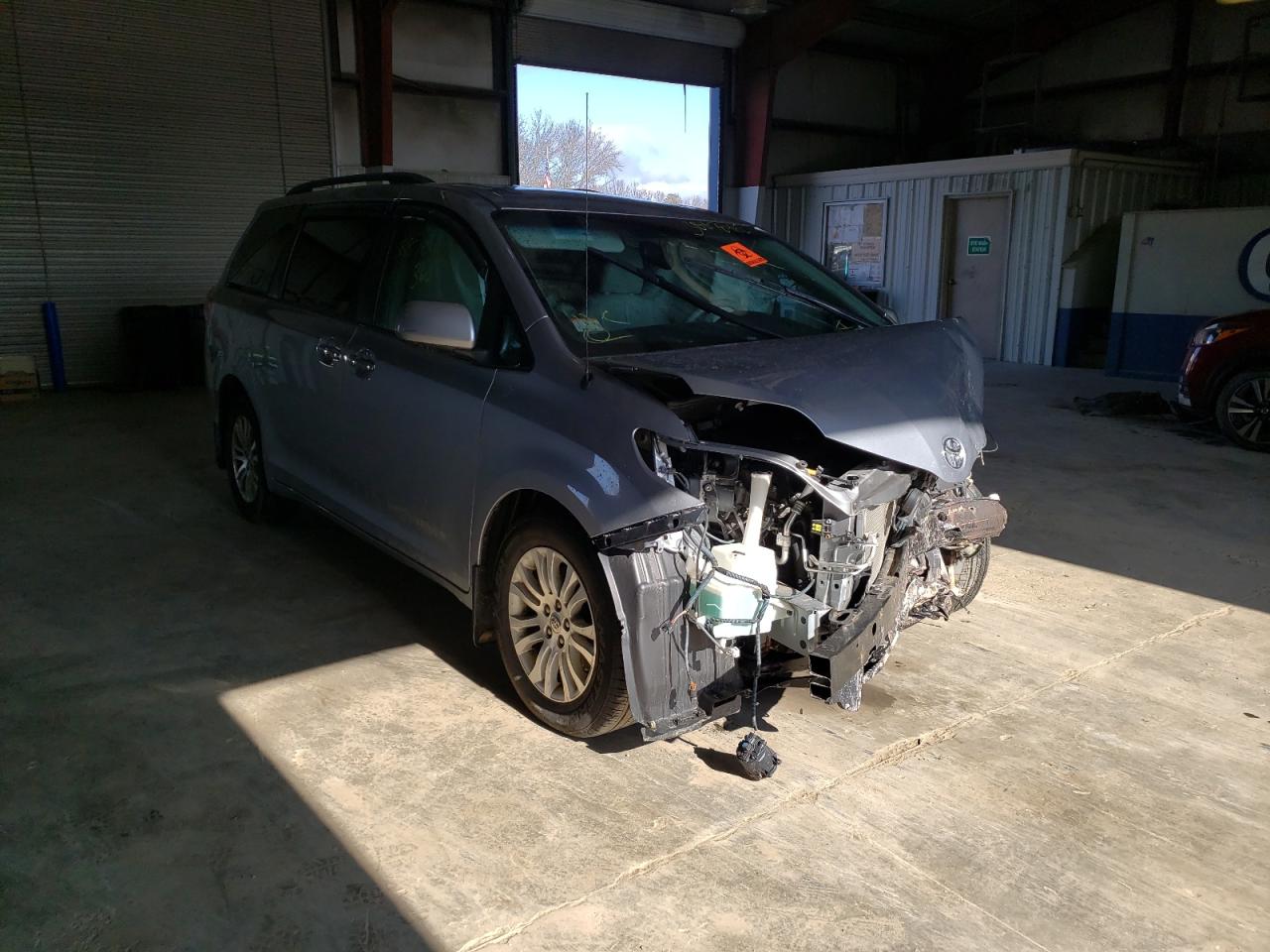 TOYOTA SIENNA XLE 2014 with VIN 5TDYK3DCXES485044 - Photo from auction