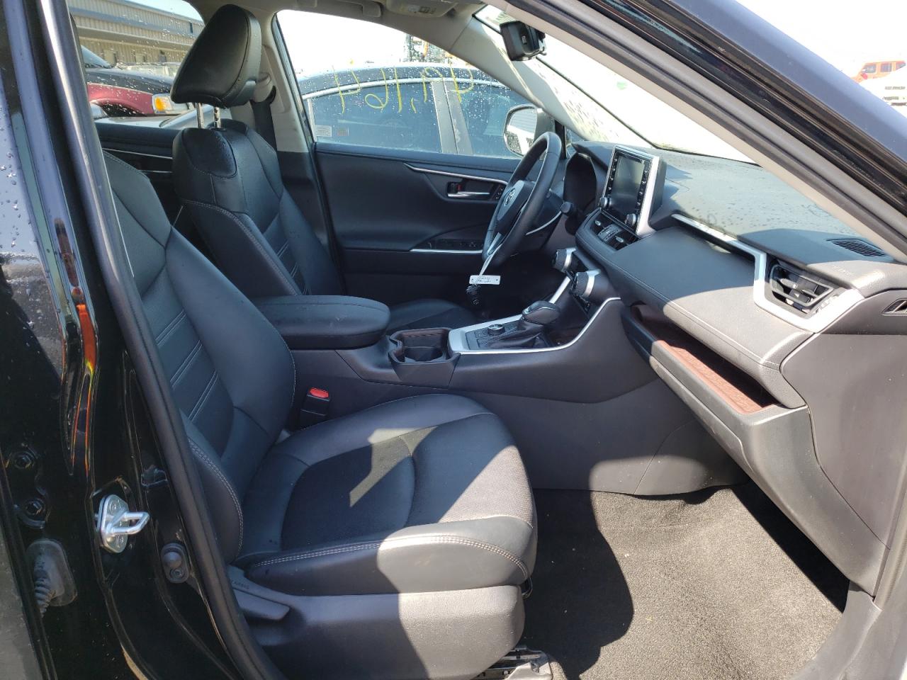 Photo 5 from auction – 2019 TOYOTA RAV4 LIMIT with VIN 2T3N1RFV0KW082028