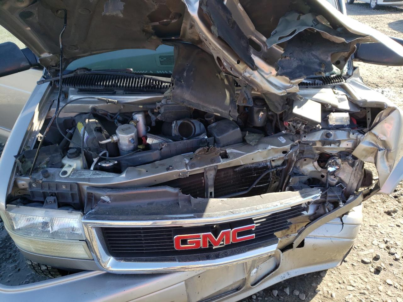 Photo 7 from auction – 2002 GMC SAFARI XT with VIN 1GKDM19X22B500118