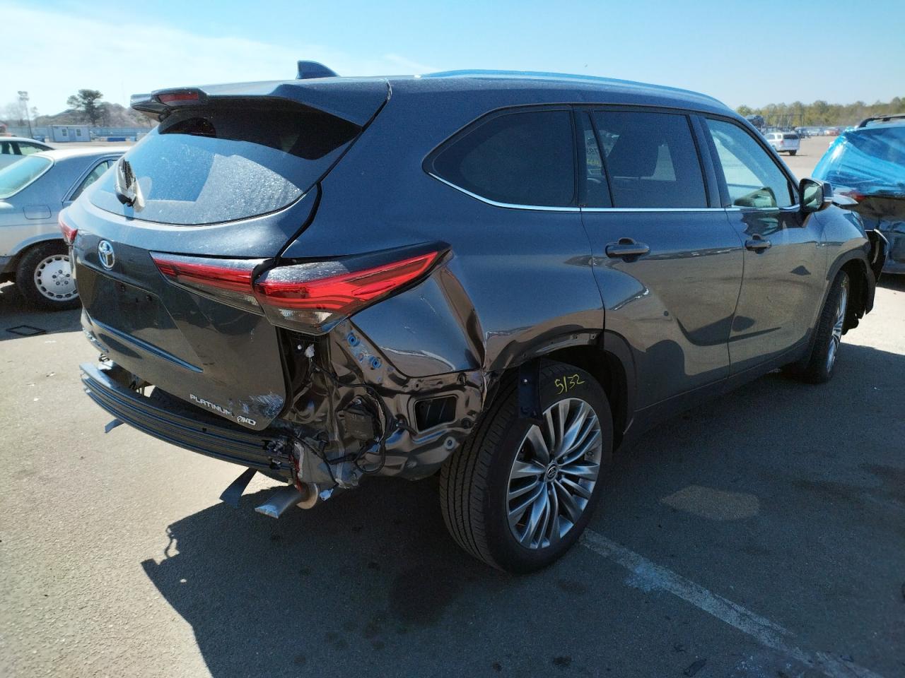 Zdjęcie 4 z aukcji – 2021 TOYOTA HIGHLANDER z VIN 5TDFZRBH3MS068433
