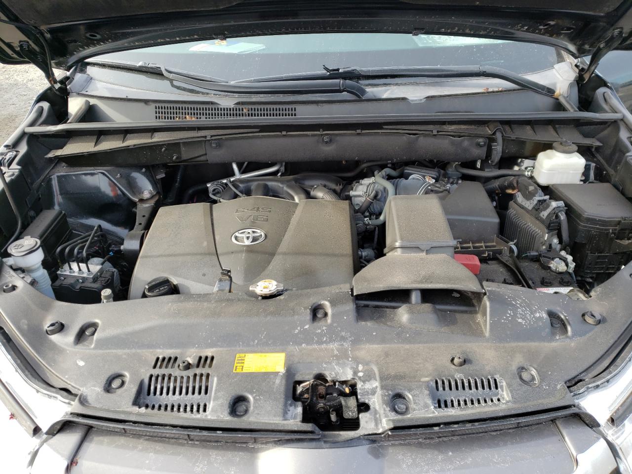 Photo 7 from auction – 2018 TOYOTA HIGHLANDER with VIN 5TDJZRFH6JS827530