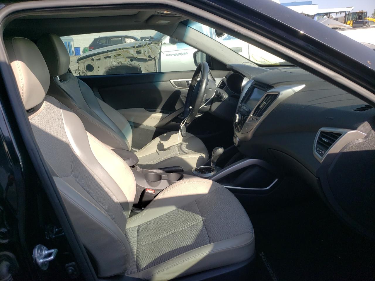 Photo 5 from auction – 2013 HYUNDAI VELOSTER with VIN KMHTC6AD5DU109444