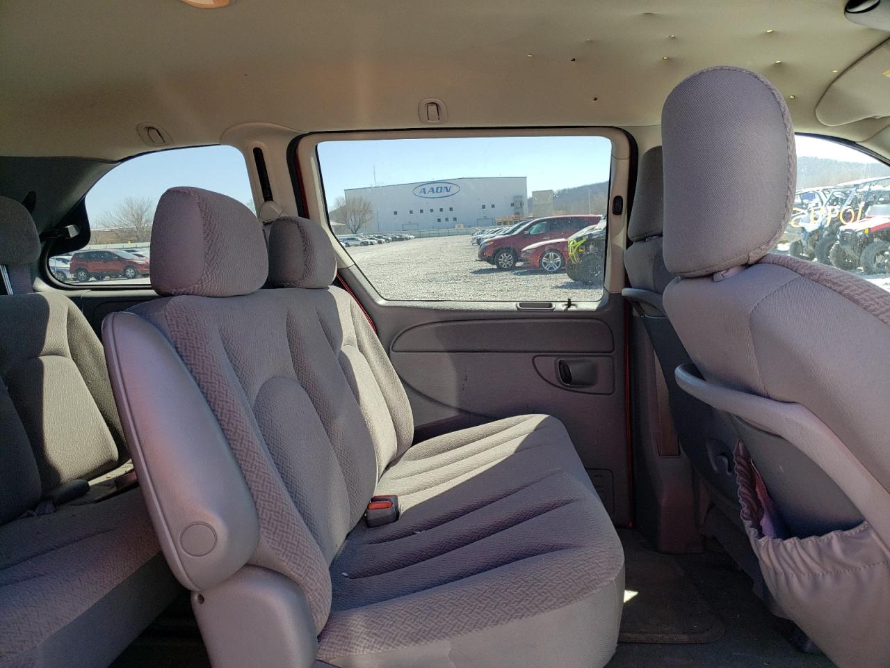 Photo 6 from auction – 2006 CHRYSLER TOWN & COU with VIN 1A4GP45R96B733728