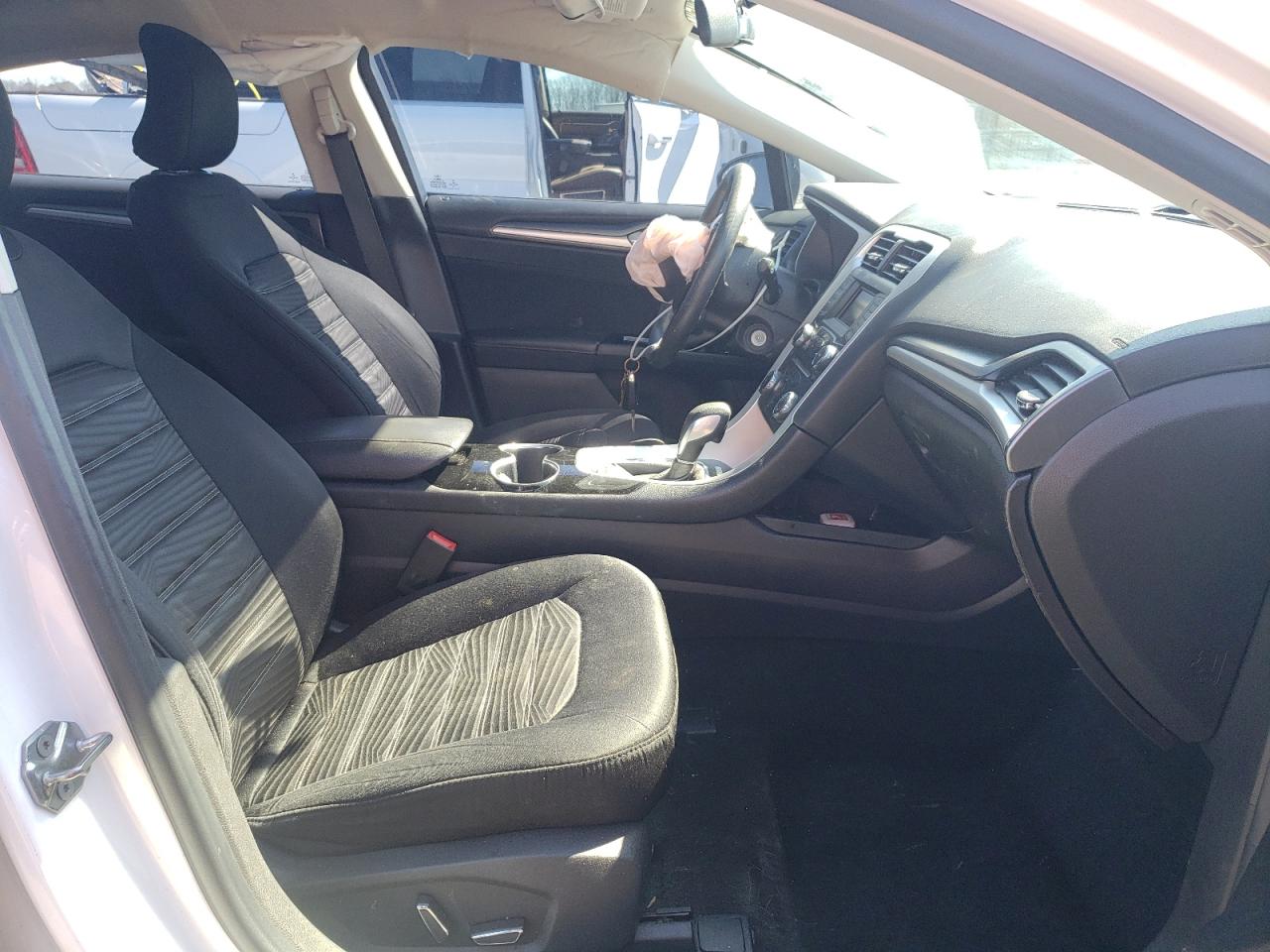 Photo 5 from auction – 2016 FORD FUSION SE with VIN 3FA6P0HD8GR364020