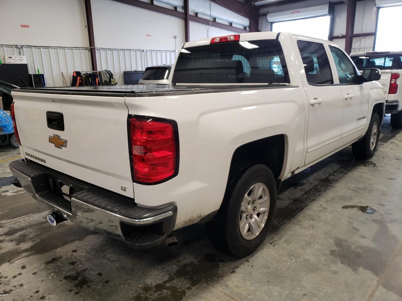 Photo 4 from auction – 2017 CHEVROLET SILVERADO with VIN 3GCUKREC6HG494679