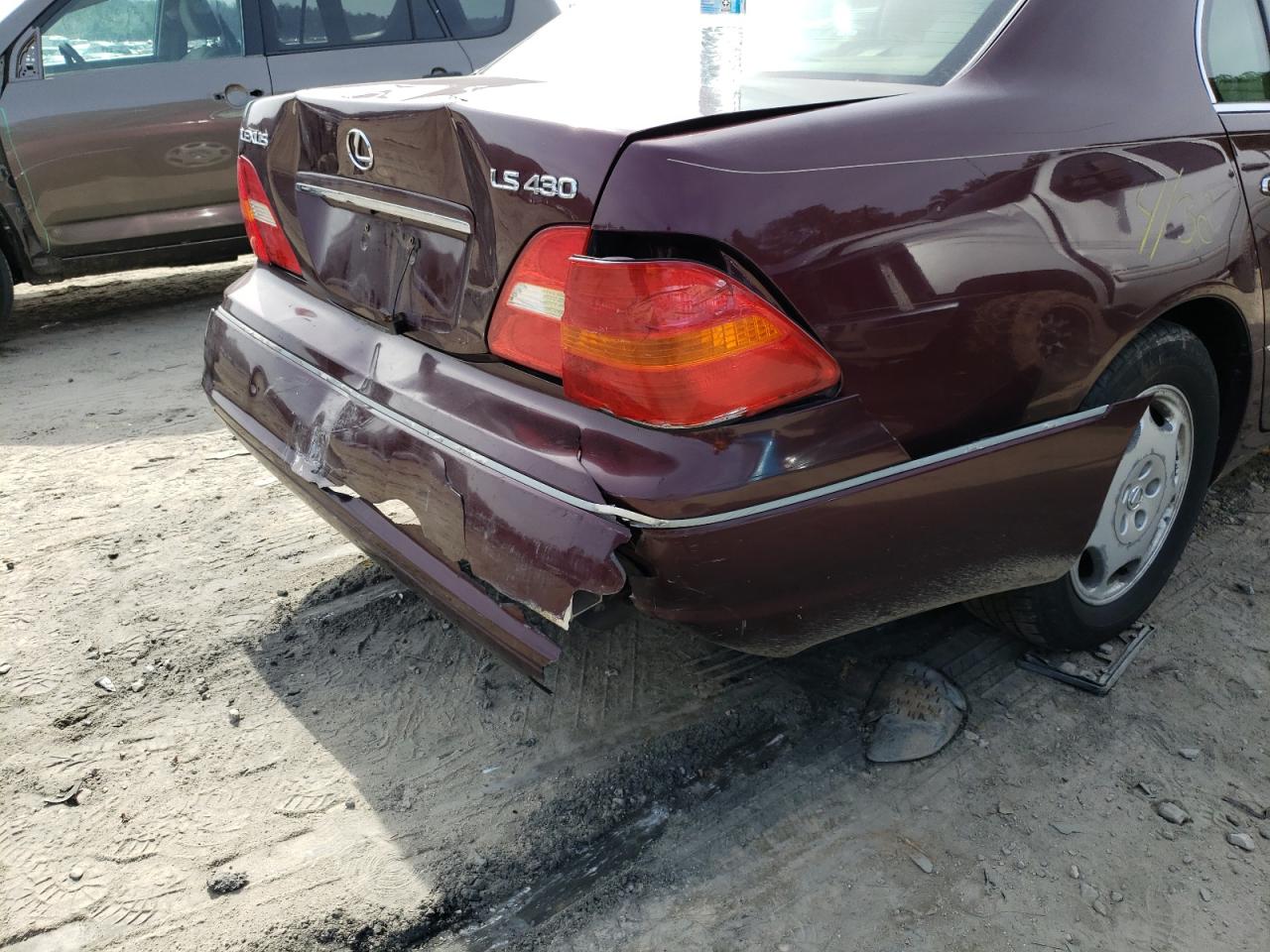 Photo 9 from auction – 2001 LEXUS LS 430 with VIN JTHBN30FX10025939