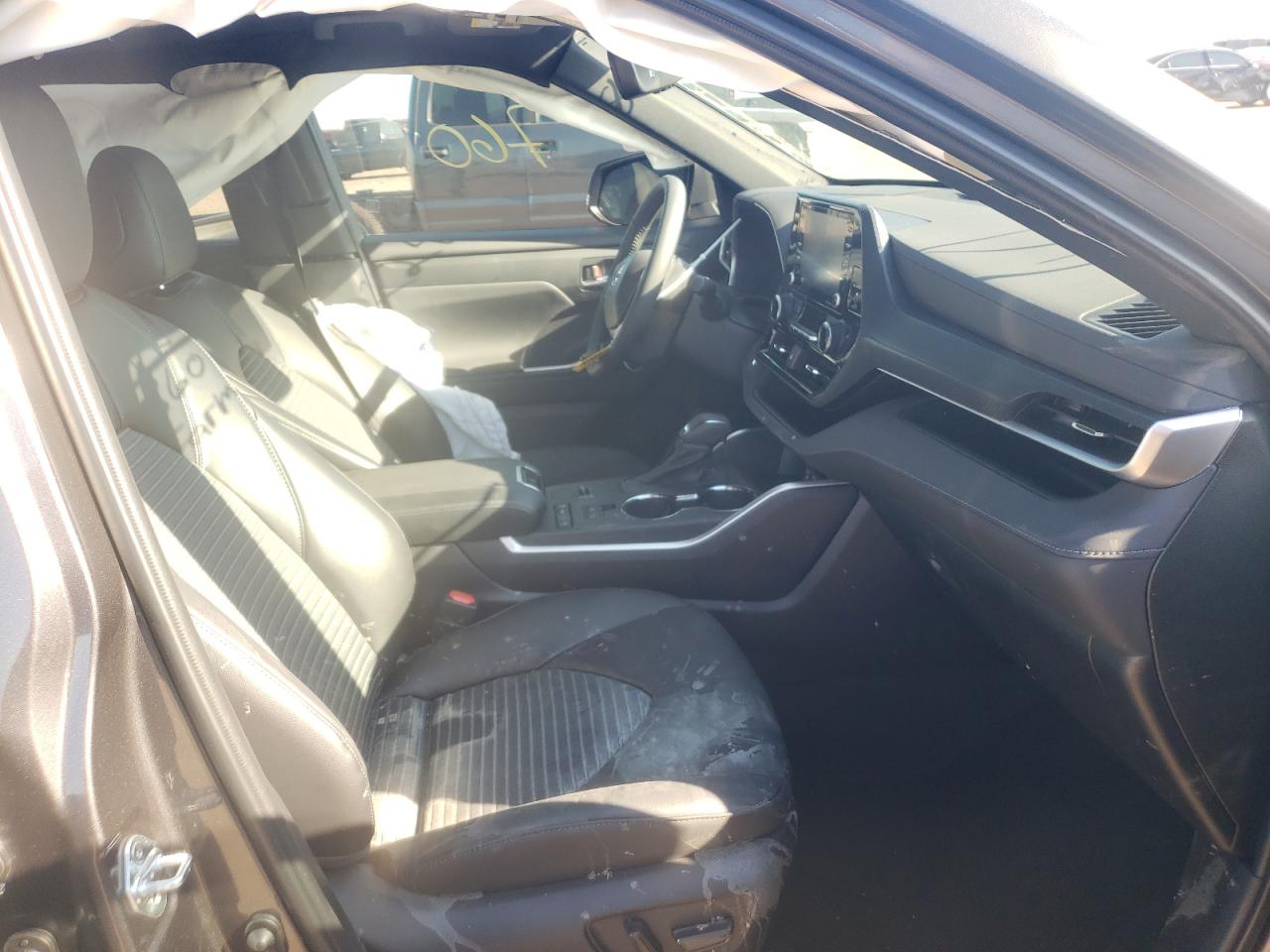 Photo 5 from auction – 2022 TOYOTA HIGHLANDER with VIN 5TDLZRAH6NS103228