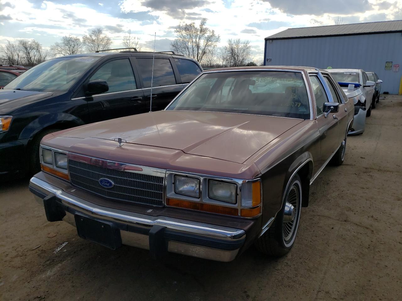 Photo 2 from auction – 1990 FORD CROWN VICT with VIN 2FACP74F8LX146979