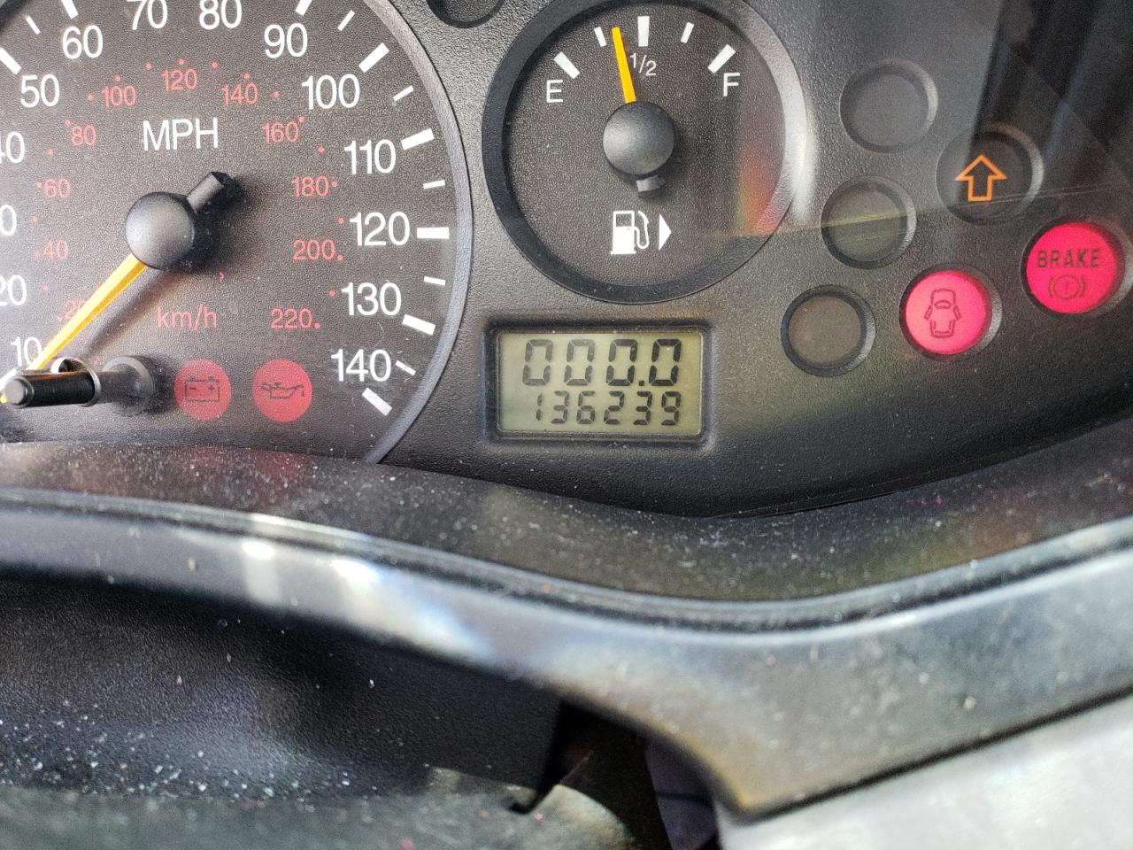 Photo 8 from auction – 2000 FORD FOCUS LX with VIN 1FAFP33PXYW342134