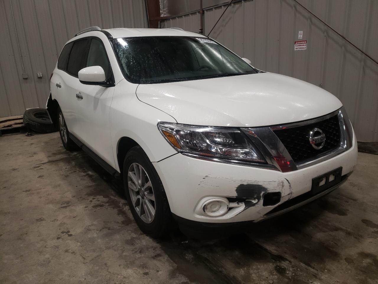 NISSAN PATHFINDER 2016 with VIN 5N1AR2MM5GC618857 - Photo from auction