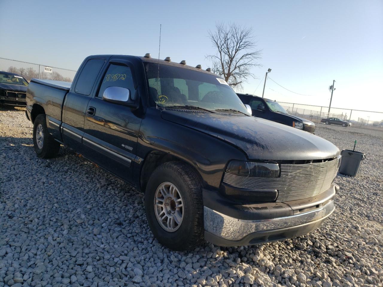 CHEVROLET SILVERADO 2000 with VIN 1GCEC19V7YZ337662 - Photo from auction