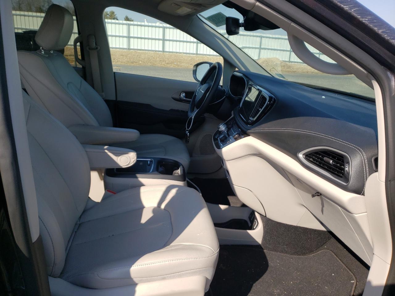 Photo 5 from auction – 2021 CHRYSLER PACIFICA T with VIN 2C4RC1BG4MR559187