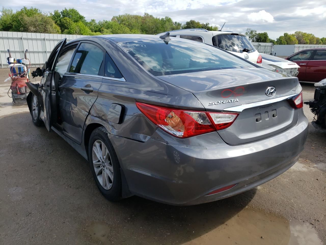 Photo 3 from auction – 2011 HYUNDAI SONATA with VIN 5NPEB4AC6BH138972