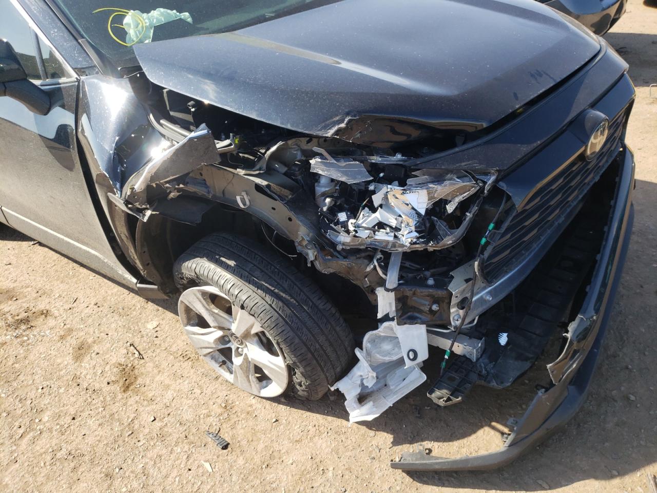 Photo 9 from auction – 2020 TOYOTA RAV4 XLE with VIN JTMP1RFV8LJ030476