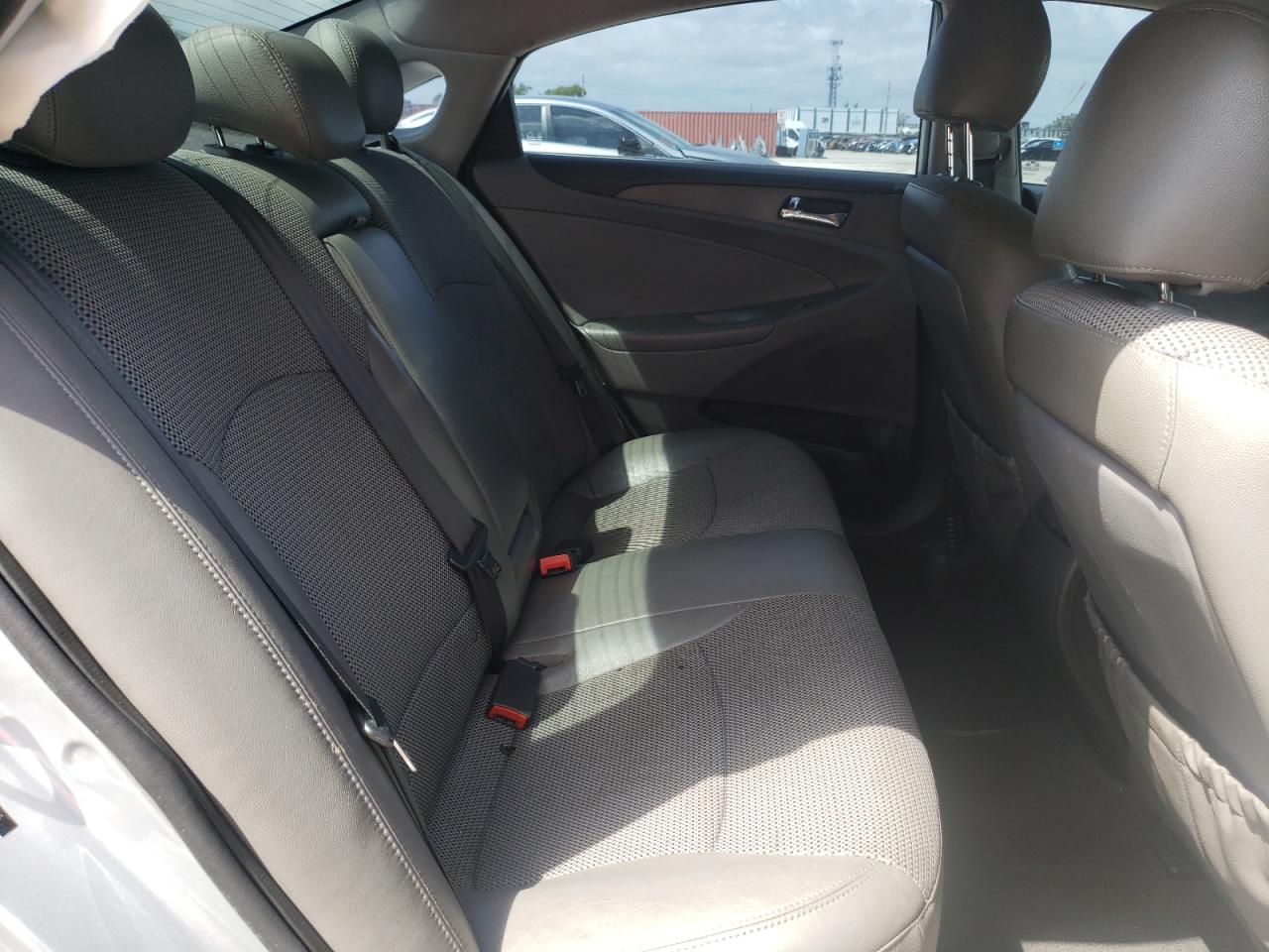 Photo 6 from auction – 2012 HYUNDAI SONATA SE with VIN 5NPEC4AC5CH501115