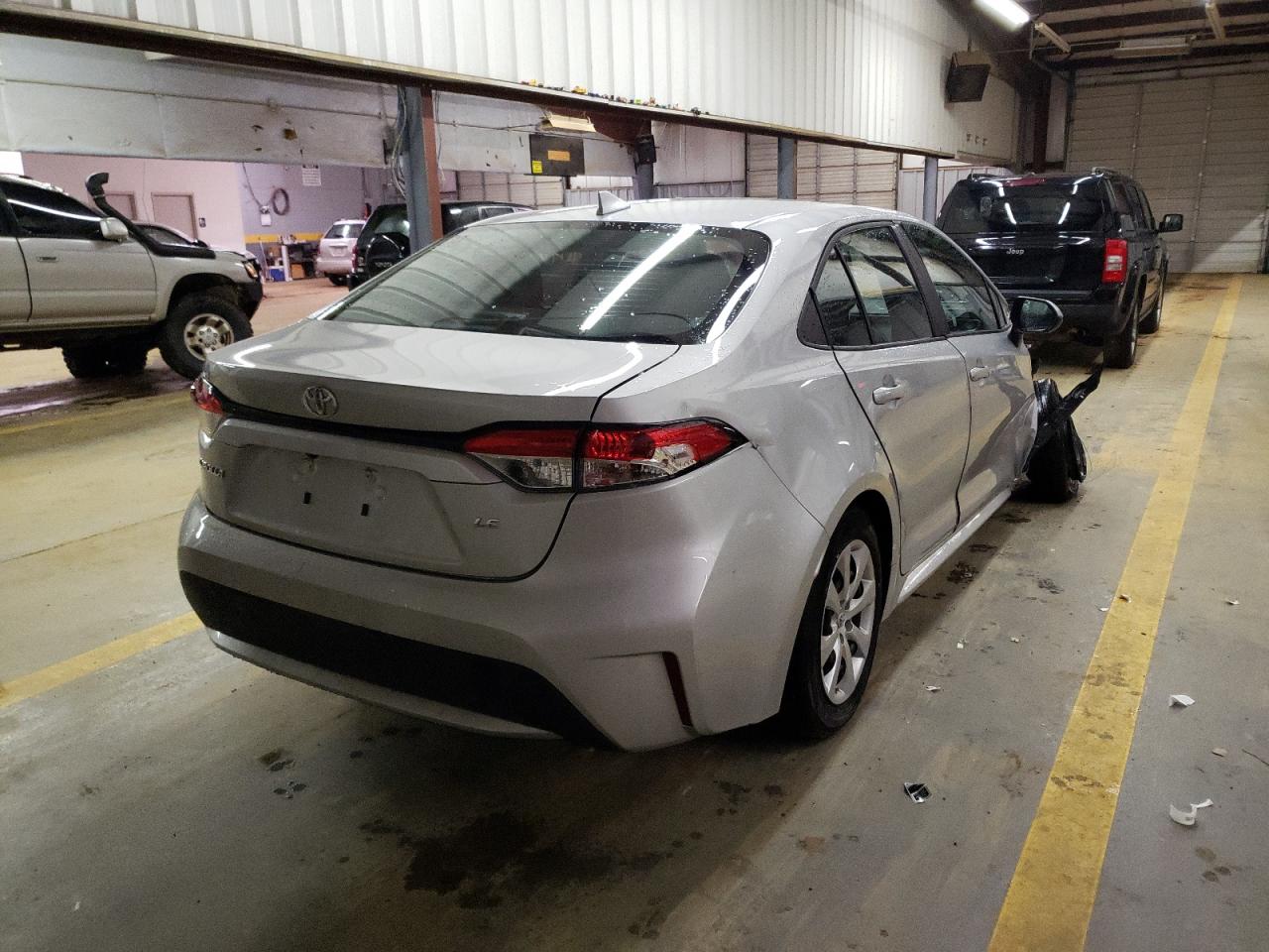 Photo 4 from auction – 2021 TOYOTA COROLLA LE with VIN 5YFEPMAE2MP223705