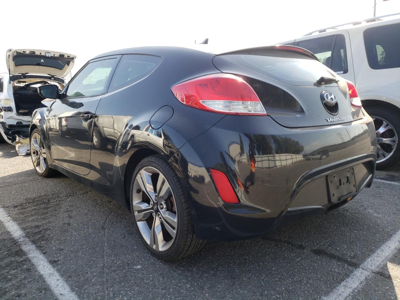 Photo 3 from auction – 2013 HYUNDAI VELOSTER with VIN KMHTC6AD5DU109444