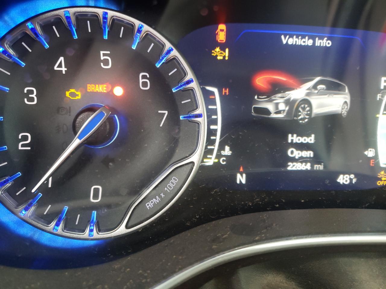 Photo 8 from auction – 2017 CHRYSLER PACIFICA L with VIN 2C4RC1GG0HR812438
