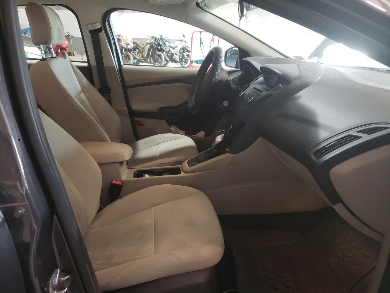 Photo 5 from auction – 2015 FORD FOCUS SE with VIN 1FADP3F26FL228458