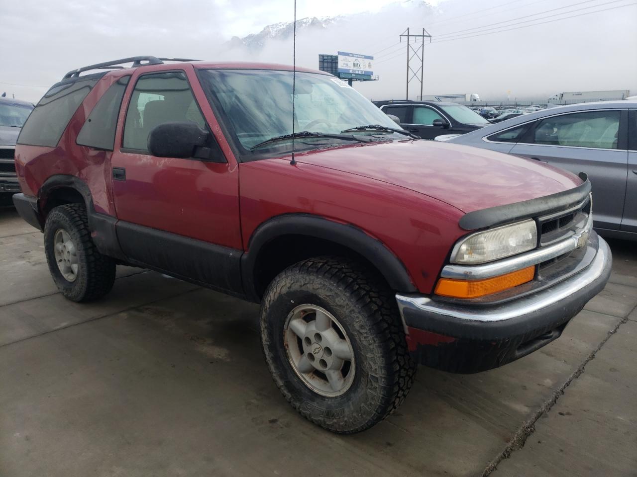 CHEVROLET BLAZER 2000 with VIN 1GNCT18W6YK127149 - Photo from auction
