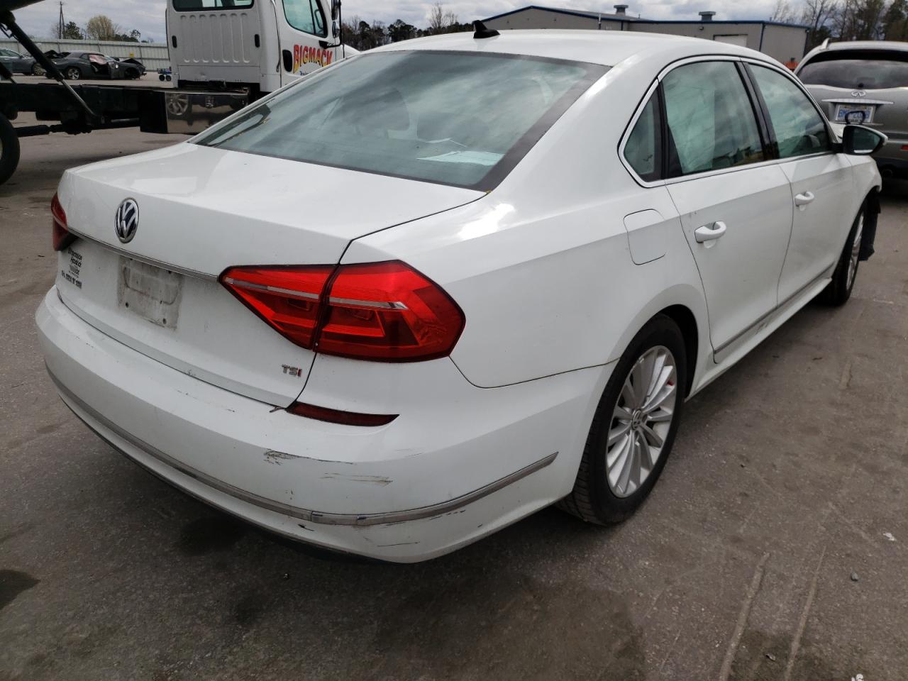 Photo 4 from auction – 2016 VOLKSWAGEN PASSAT SE with VIN 1VWBT7A39GC034249