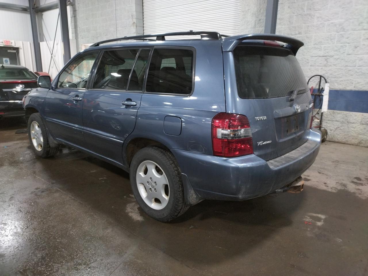 Photo 3 from auction – 2005 TOYOTA HIGHLANDER with VIN JTEEP21A050136216