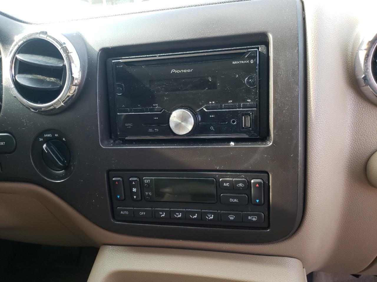 Photo 9 from auction – 2006 FORD EXPEDITION with VIN 1FMFU18596LA22019