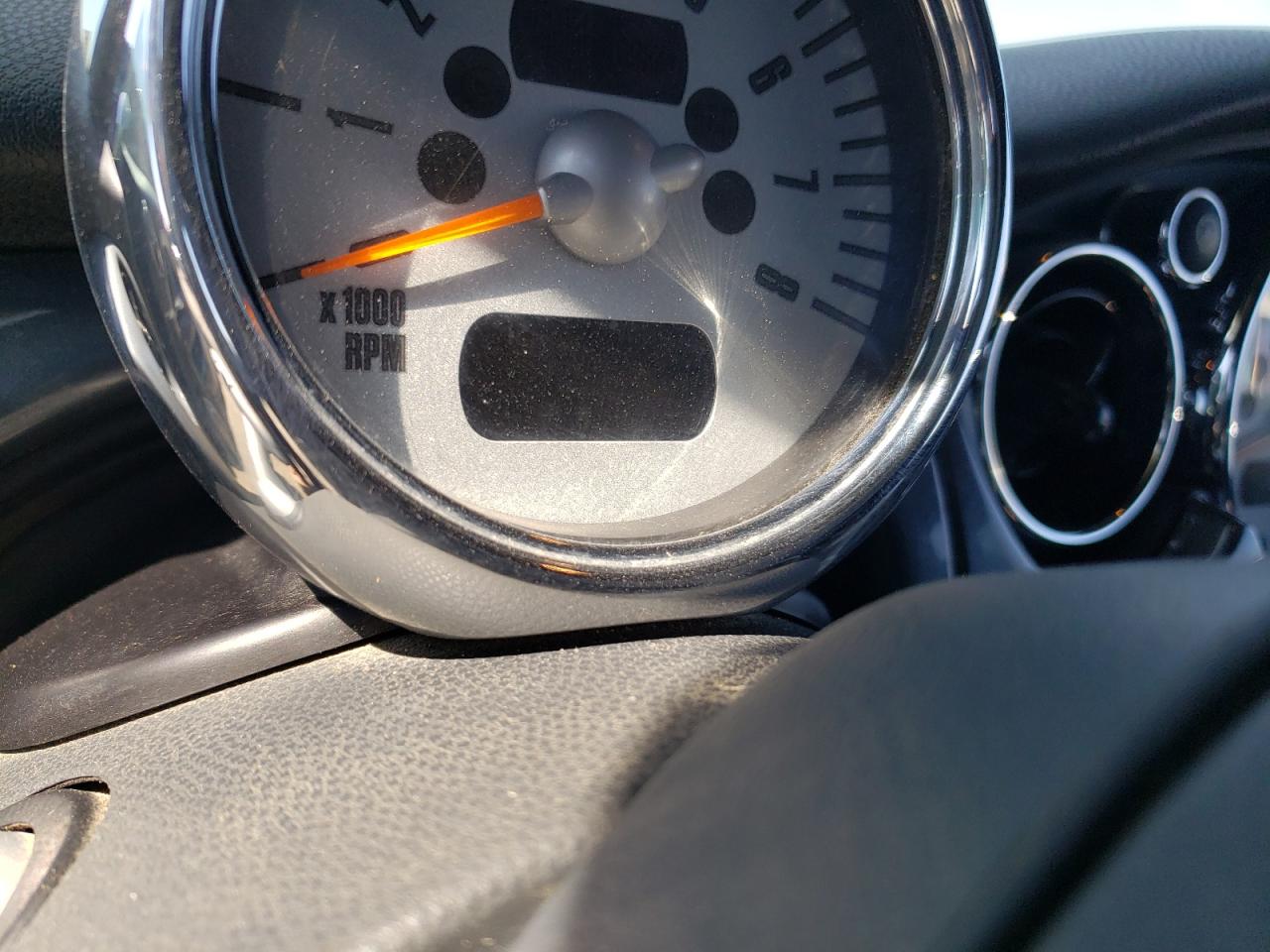 Photo 8 from auction – 2005 MINI COOPER with VIN WMWRF33485TF61607