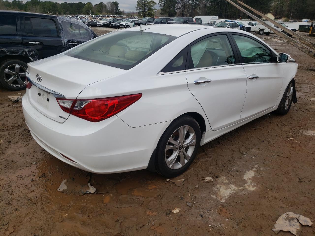 Photo 4 from auction – 2013 HYUNDAI SONATA SE with VIN 5NPEC4AC4DH632473