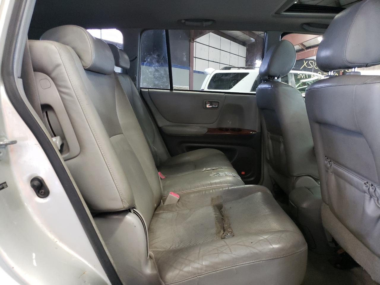 Photo 6 from auction – 2006 TOYOTA HIGHLANDER with VIN JTEEP21A560138061