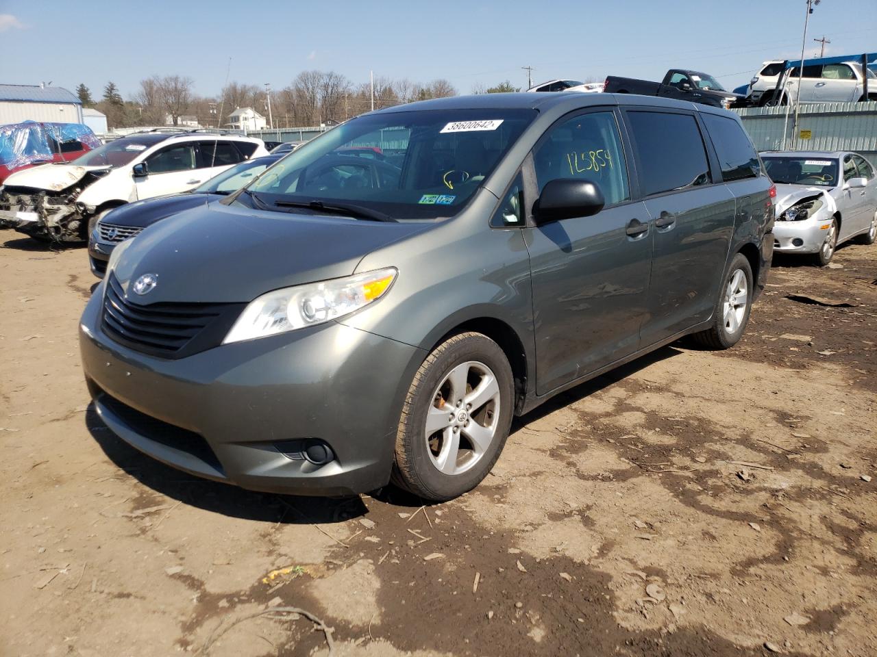 Photo 2 from auction – 2012 TOYOTA SIENNA with VIN 5TDZK3DCXCS185845