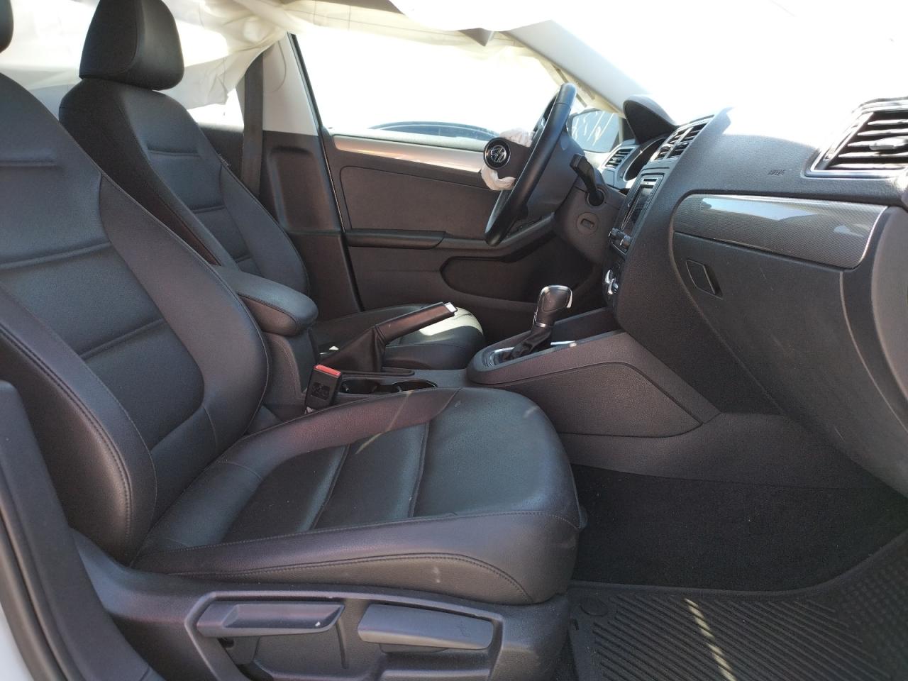 Photo 5 from auction – 2018 VOLKSWAGEN JETTA SE with VIN 3VWDB7AJ4JM208518