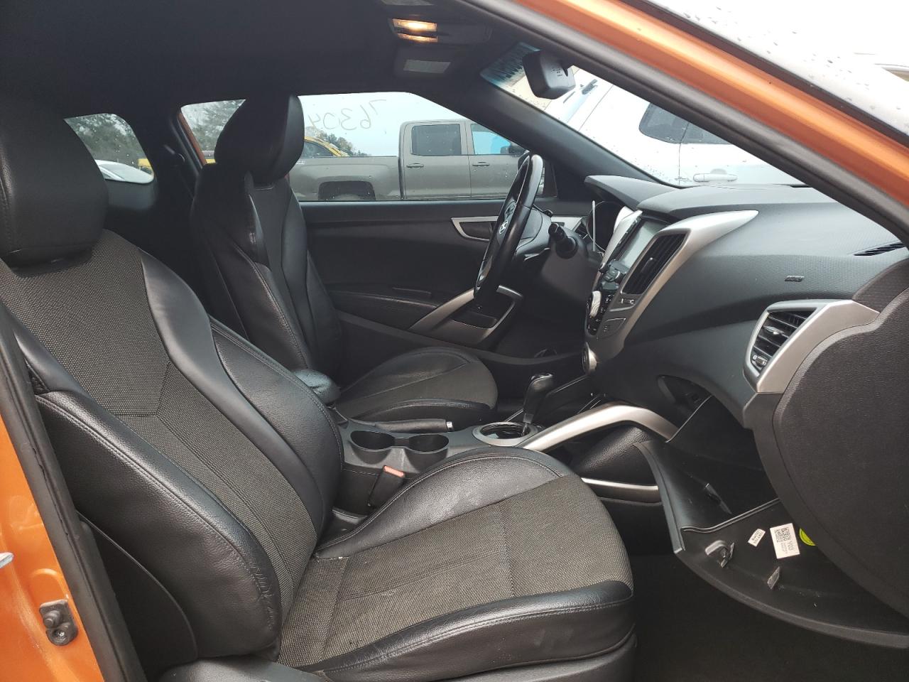 Photo 5 from auction – 2016 HYUNDAI VELOSTER with VIN KMHTC6AD2GU263615