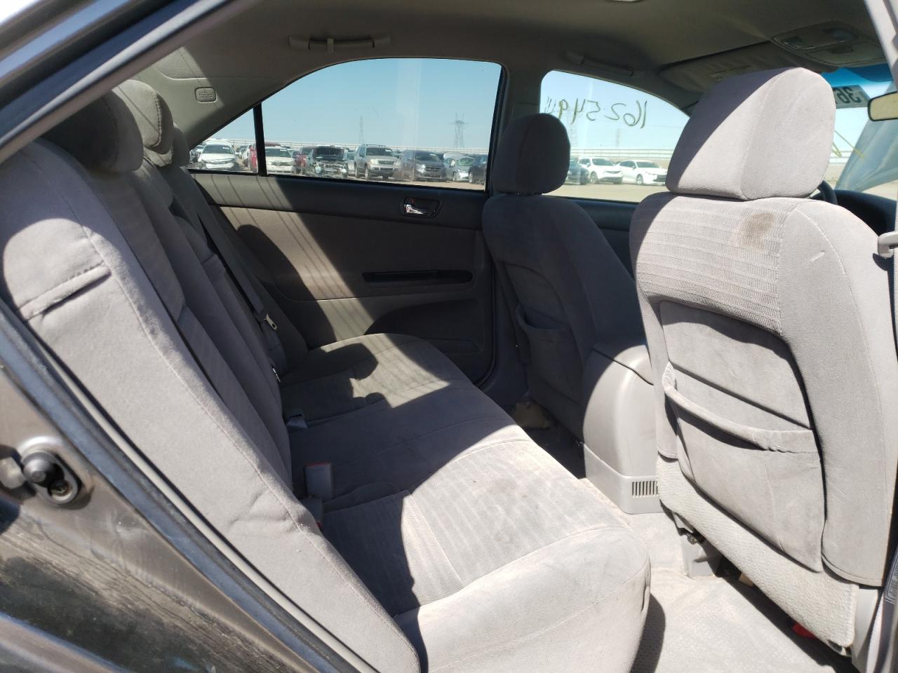 Photo 6 from auction – 2005 TOYOTA CAMRY LE with VIN 4T1BE30K35U558885