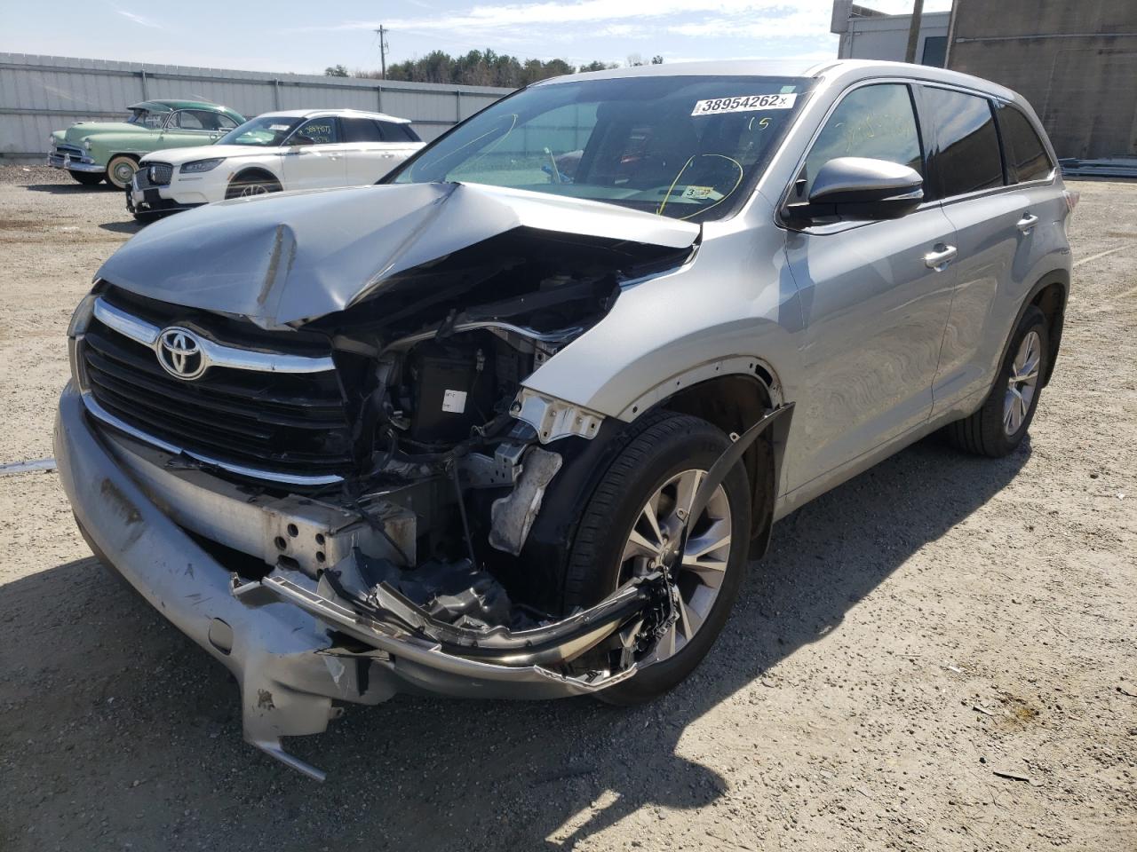 Photo 2 from auction – 2015 TOYOTA HIGHLANDER with VIN 5TDBKRFH6FS164539