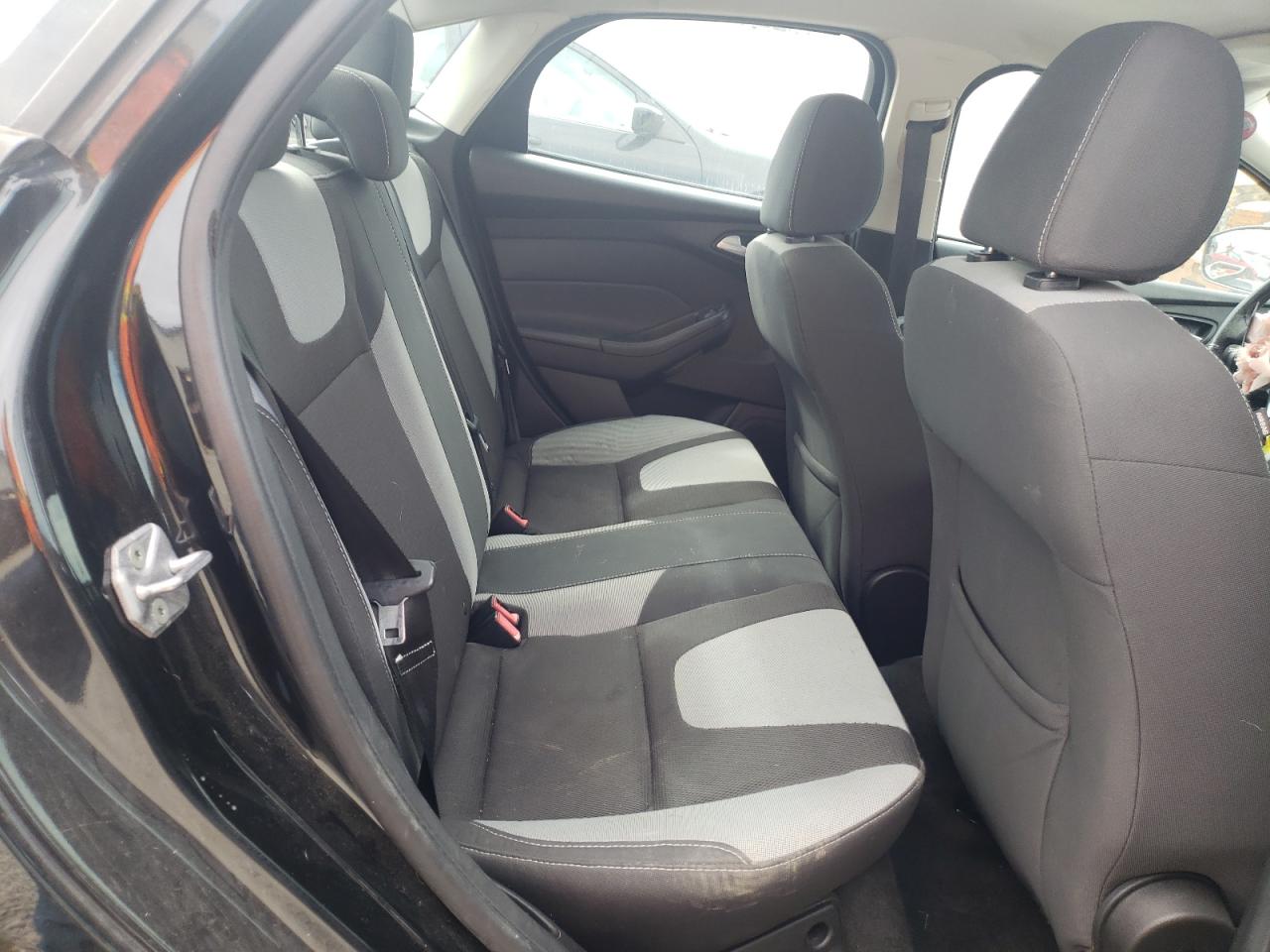 Photo 6 from auction – 2014 FORD FOCUS SE with VIN 1FADP3F23EL194848