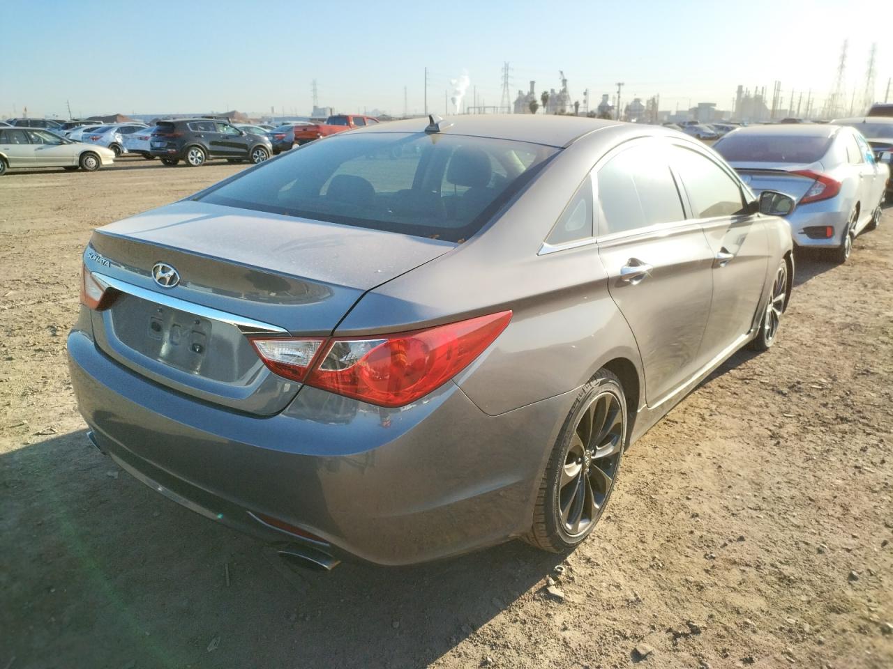 Photo 4 from auction – 2012 HYUNDAI SONATA SE with VIN 5NPEC4AC4CH355189