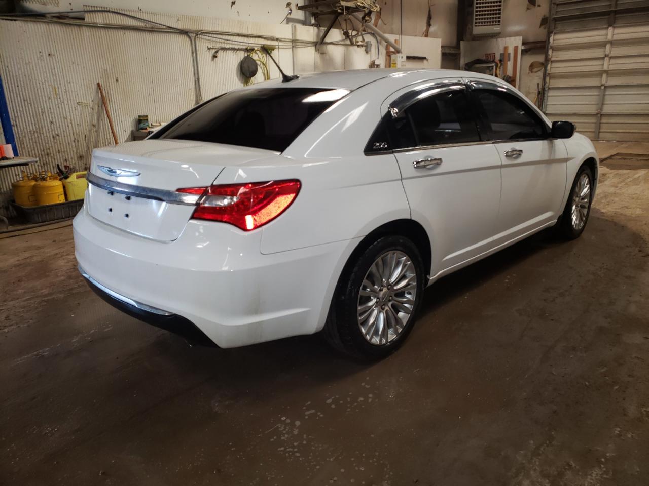 Photo 4 from auction – 2012 CHRYSLER 200 LIMITE with VIN 1C3CCBCG4CN222092