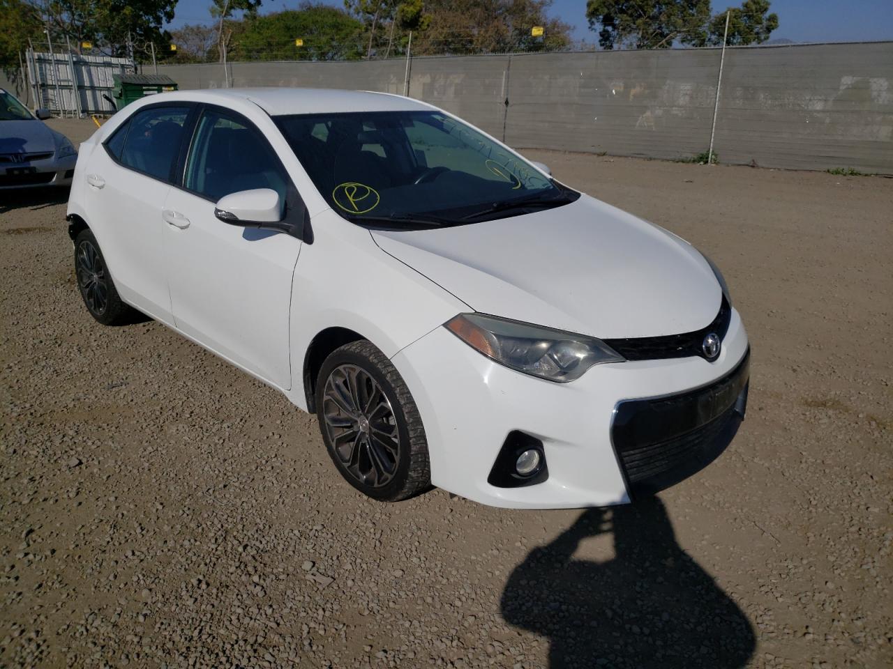 TOYOTA COROLLA L 2015 with VIN 5YFBURHE8FP350105 - Photo from auction