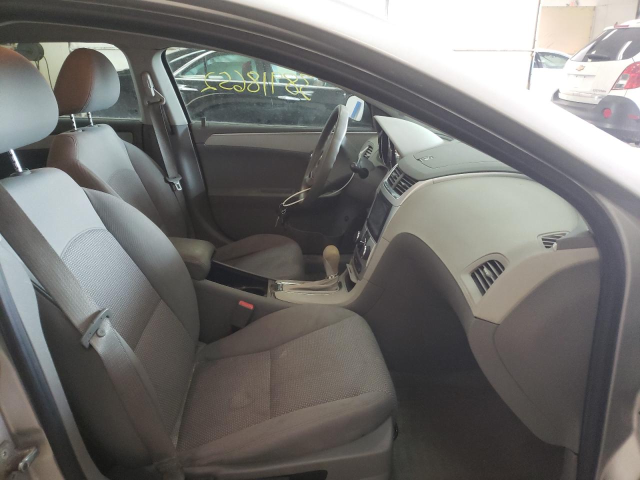 Photo 5 from auction – 2010 CHEVROLET MALIBU LS with VIN 1G1ZB5EB4AF195519