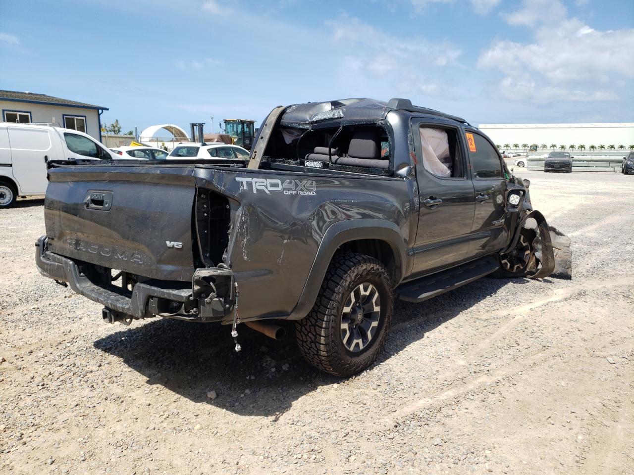 Photo 4 from auction – 2017 TOYOTA TACOMA DOU with VIN 3TMCZ5AN9HM093281