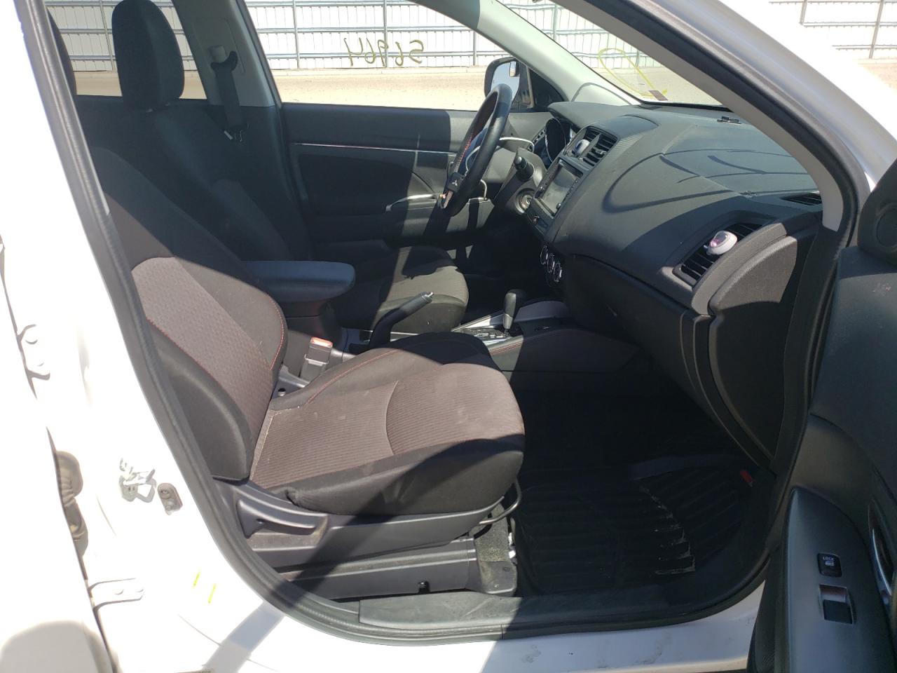 Photo 5 from auction – 2018 MITSUBISHI OUTLANDER with VIN JA4AR3AU4JZ036911
