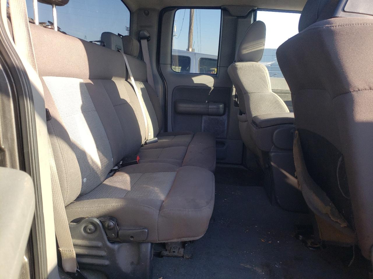 Photo 6 from auction – 2005 FORD F150 with VIN 1FTPX12585NA91912