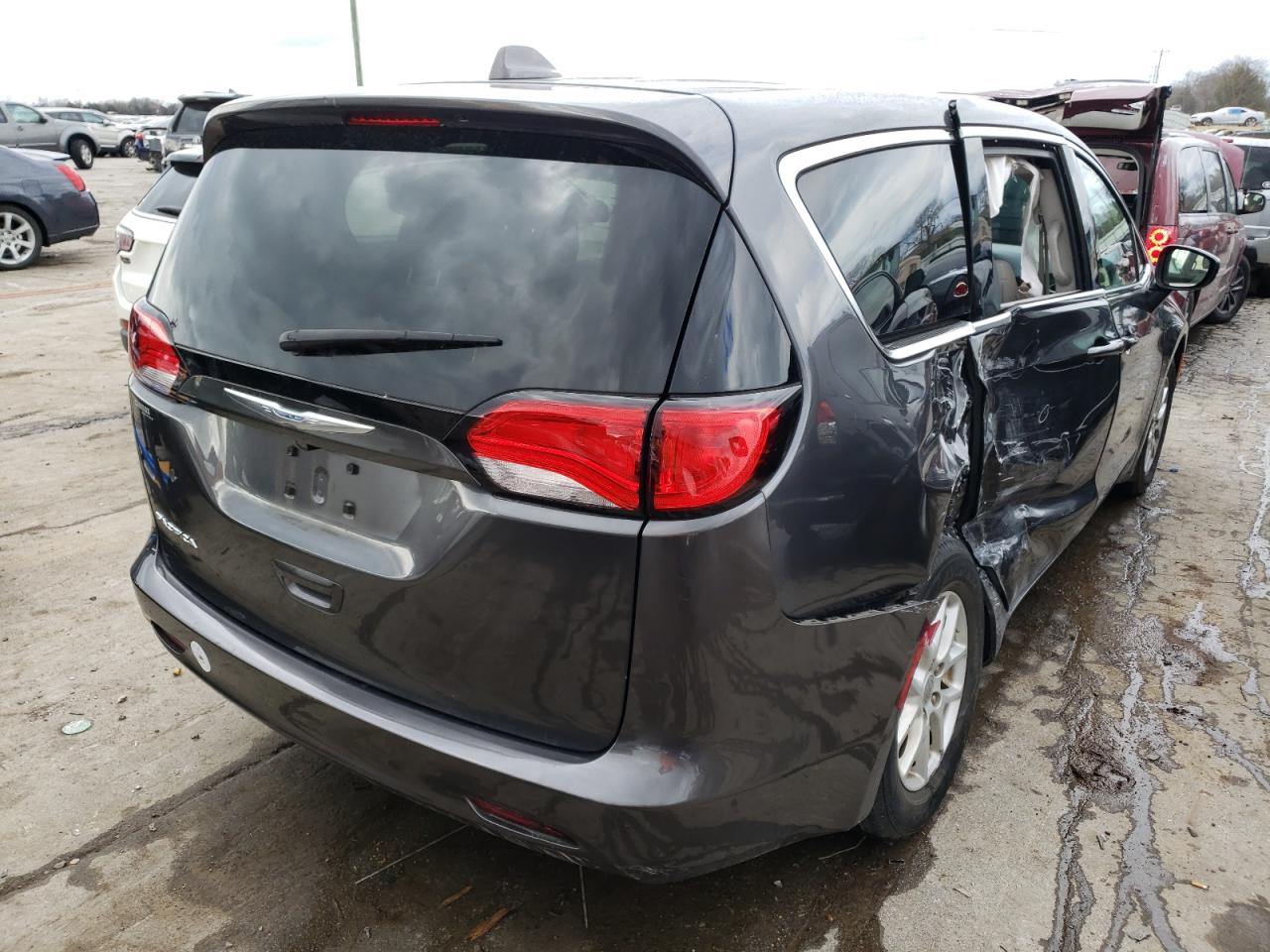 Photo 4 from auction – 2017 CHRYSLER PACIFICA L with VIN 2C4RC1CG5HR502923
